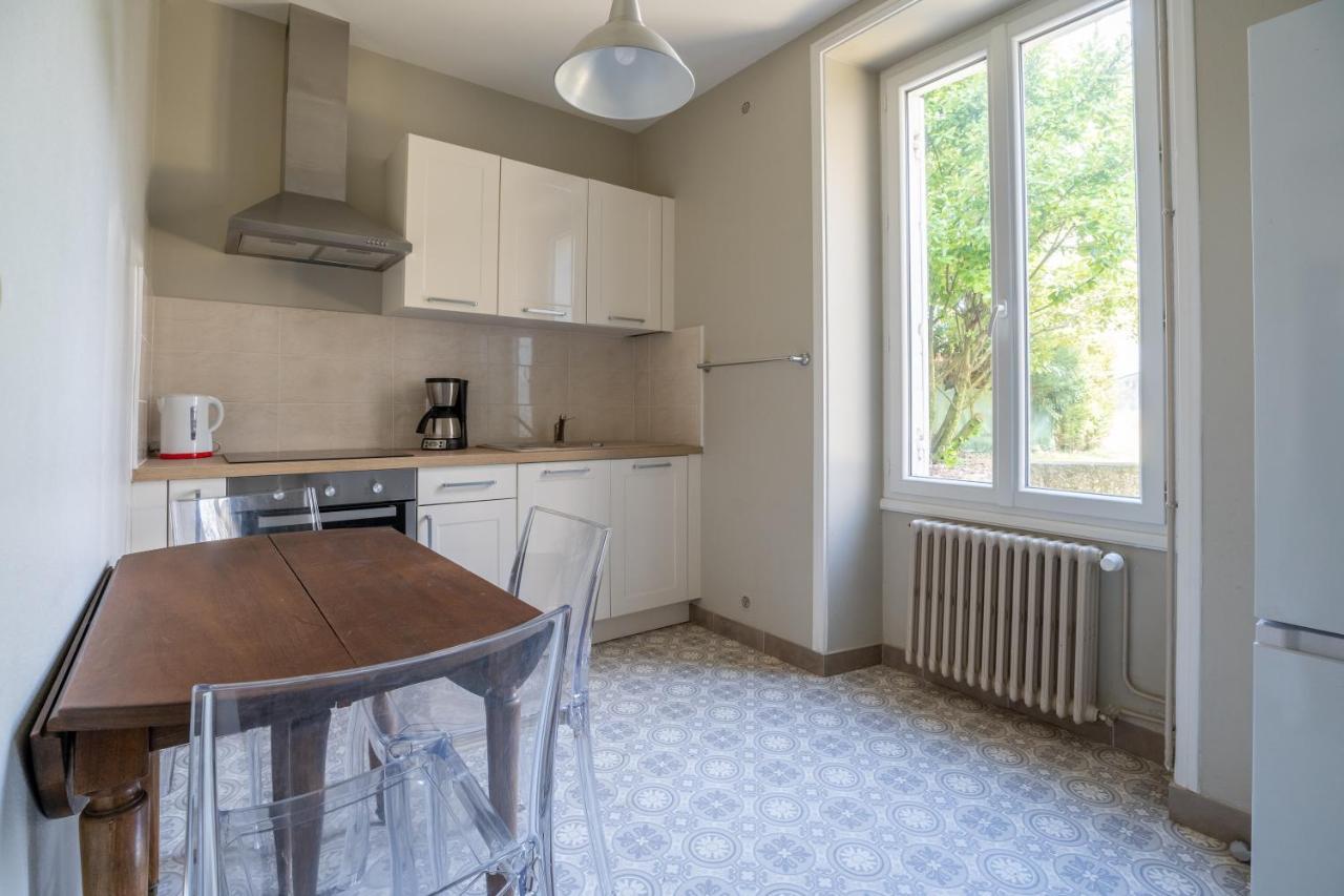Maison De Ville Avec Jardin "La Coquette" Jonzac Luaran gambar