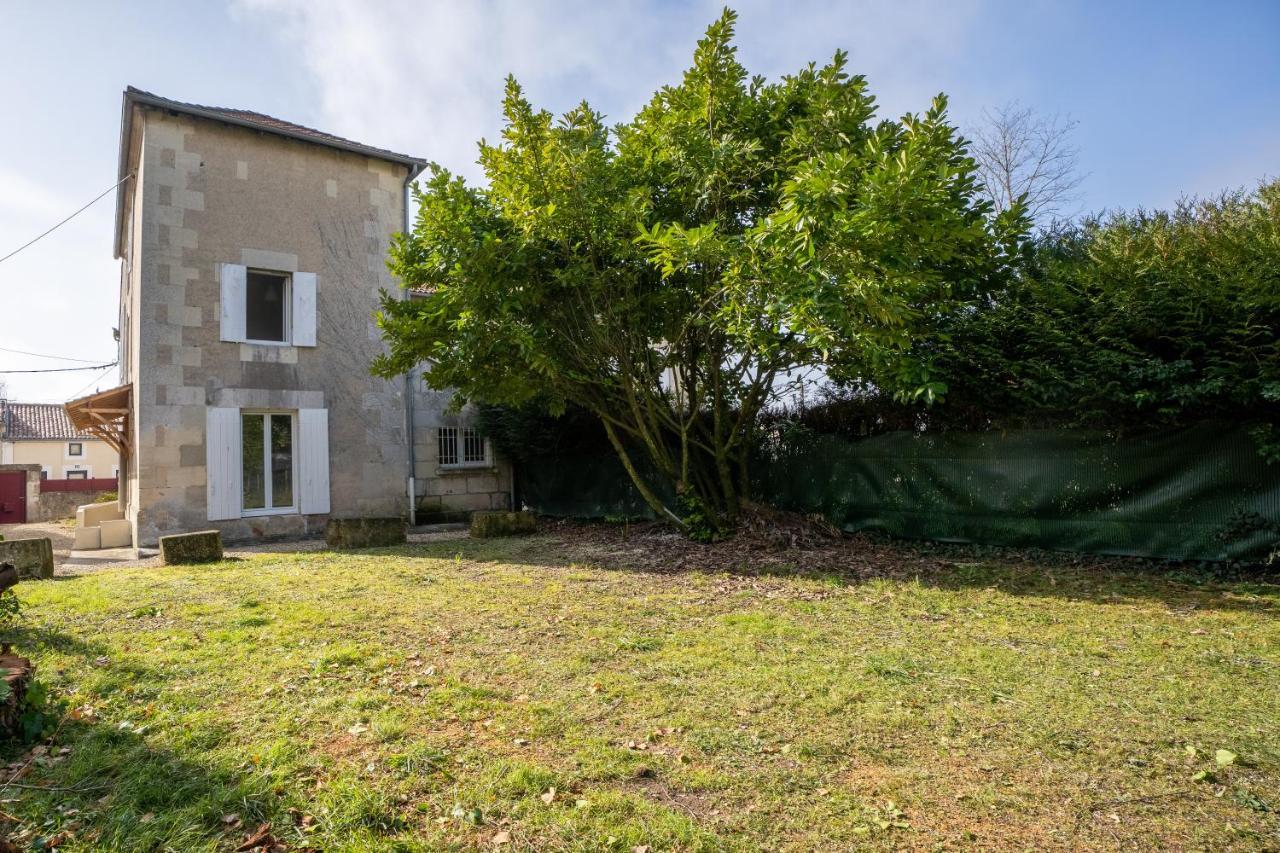 Maison De Ville Avec Jardin "La Coquette" Jonzac Luaran gambar